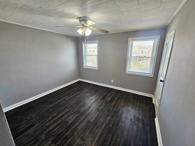 Building Photo - 845 Jaydee Ave