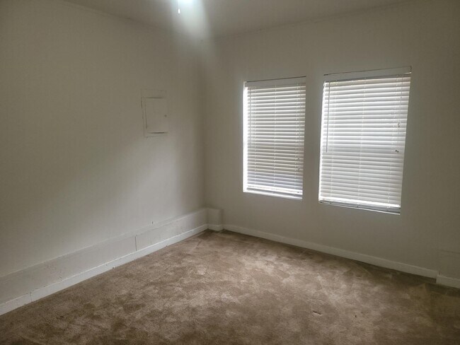 Building Photo - 1540 Pine View Dr