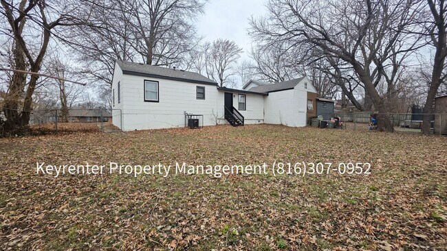 Building Photo - 1512 W College St