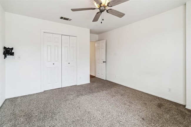 Building Photo - 2203 Clearwater Dr