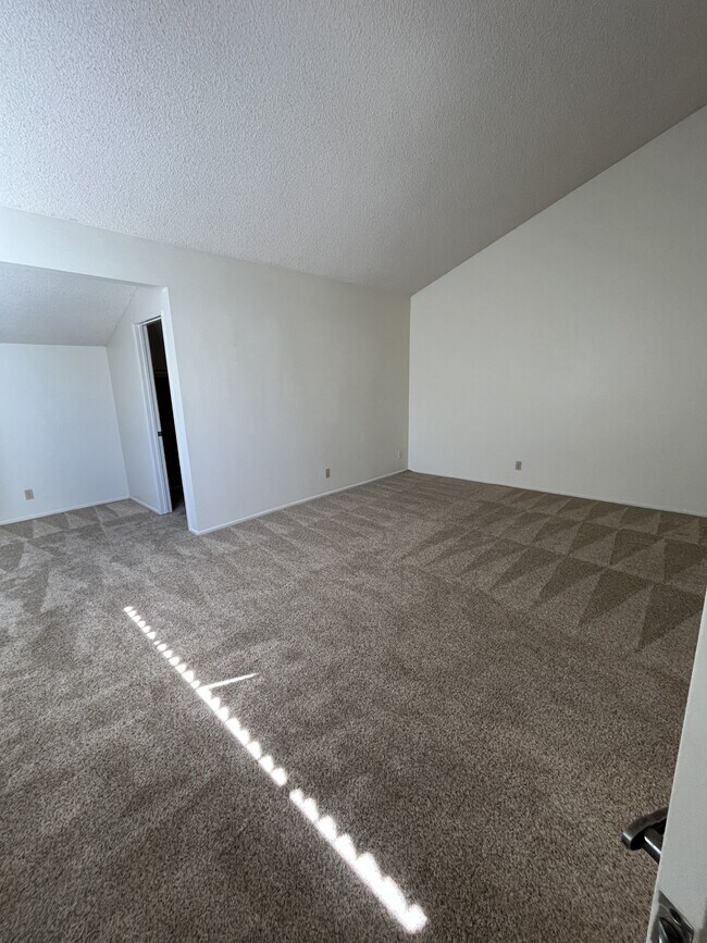 Building Photo - 528 Broderick Way