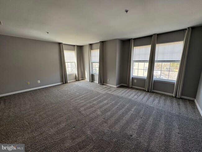 Building Photo - 1402 Blue Heron Dr