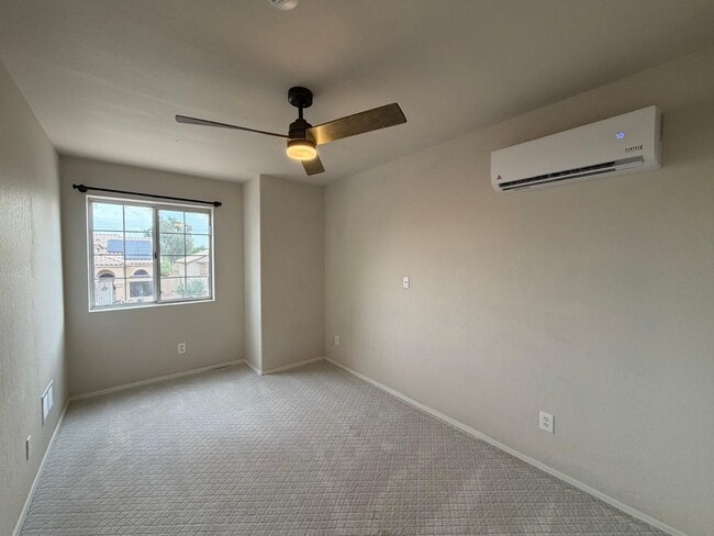 Building Photo - 902 S Surfside Dr