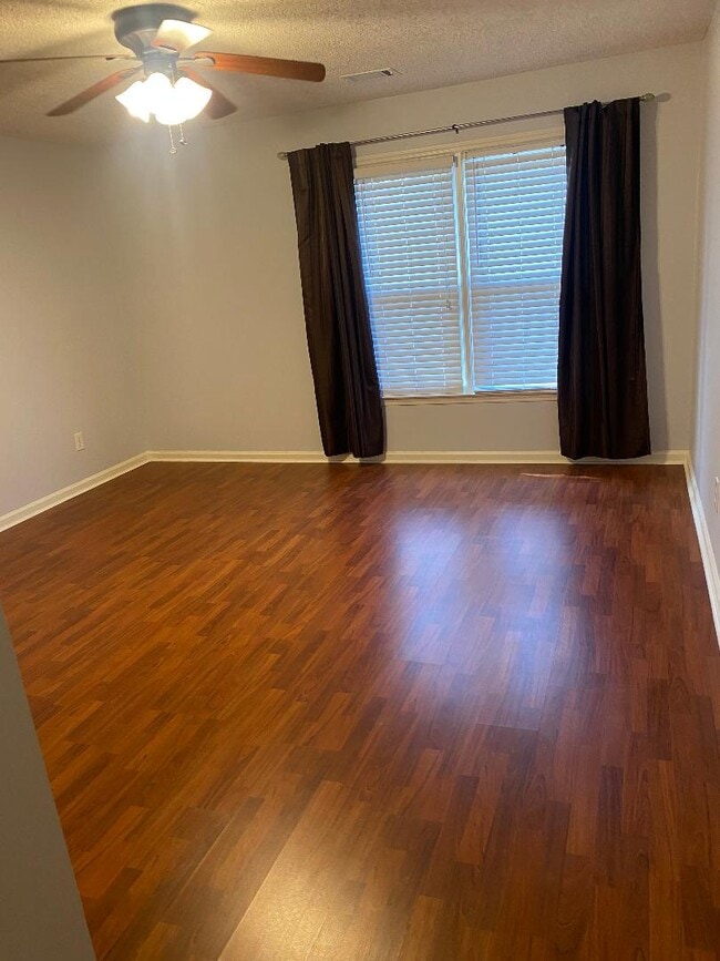 Building Photo - 4069 Coopers Hill Dr SE