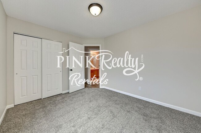 Building Photo - 5070 Hopkins Dr