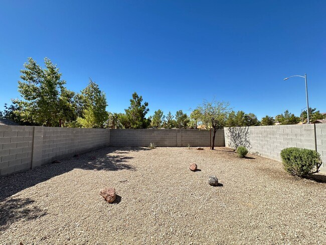 Building Photo - BLUE DIAMOND RANCH