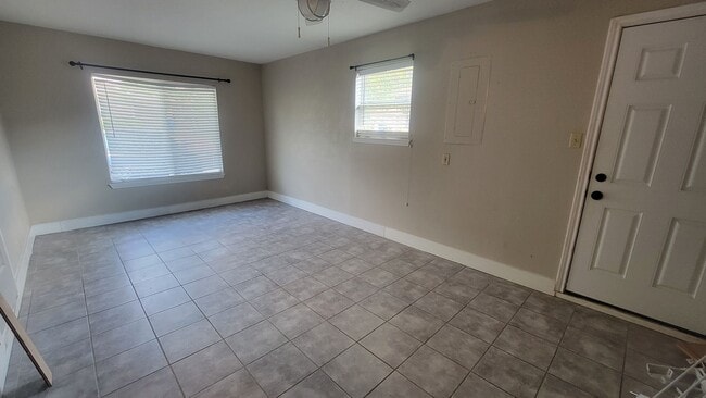 Building Photo - Convenient in Keene