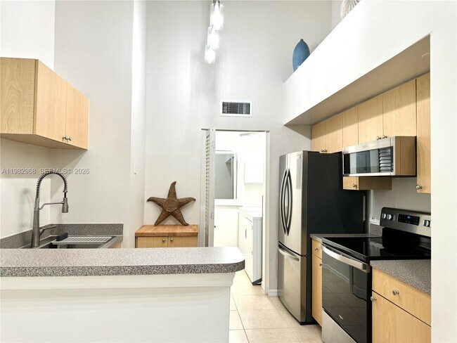 Building Photo - 1020 Villa Cir