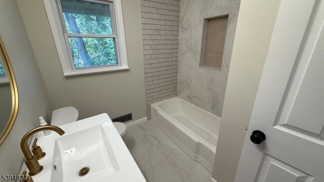 Building Photo - 76 Mt Kemble Ave