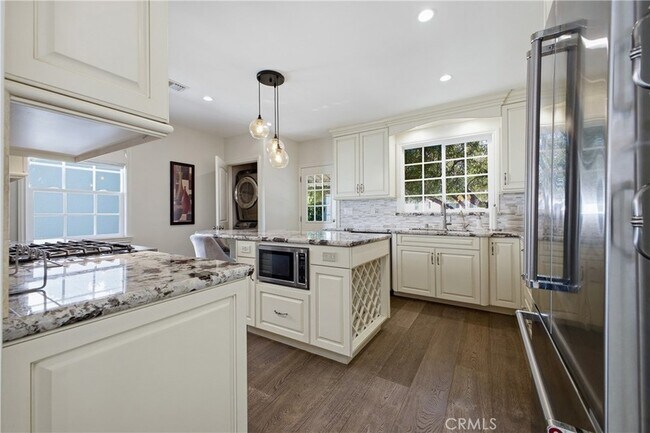 Building Photo - 630 Pioneer Dr