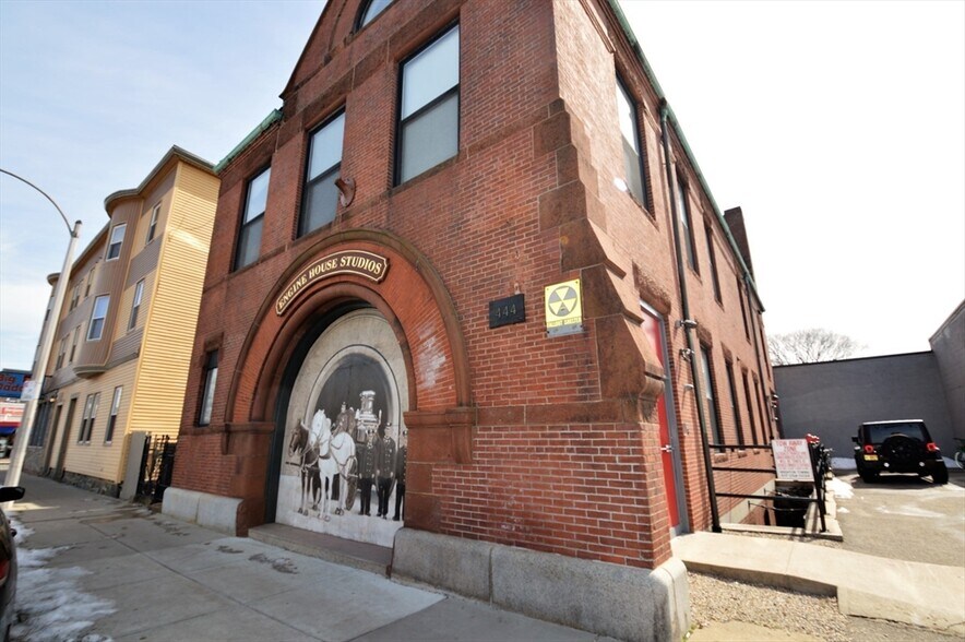 Building Photo - 444 Western Ave