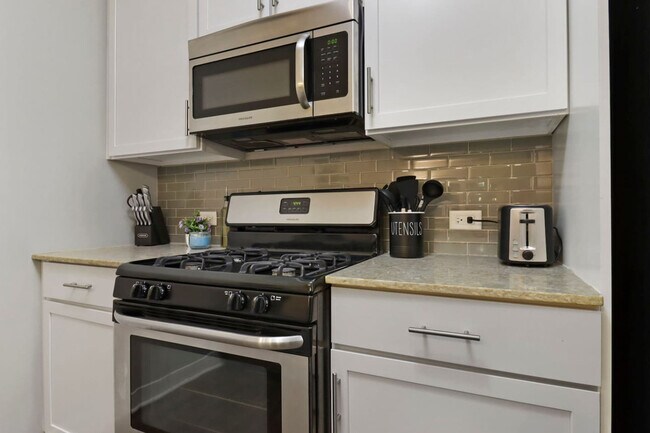 Building Photo - 255 N Addison Ave