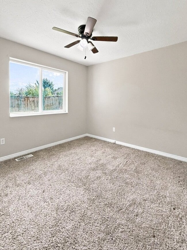 Building Photo - 582 N 1120 E