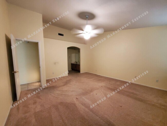 Building Photo - PINNACLE HILL RENTAL WITH MTN VIEWS, FIREP...