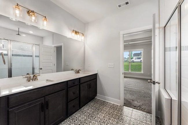 Building Photo - Exquisite Executive Home in the Heart of S...