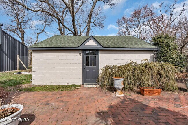 Building Photo - 460 Brickyard Rd