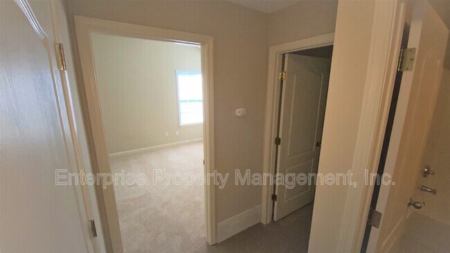 Building Photo - 10204 Sutton Ridge Ln