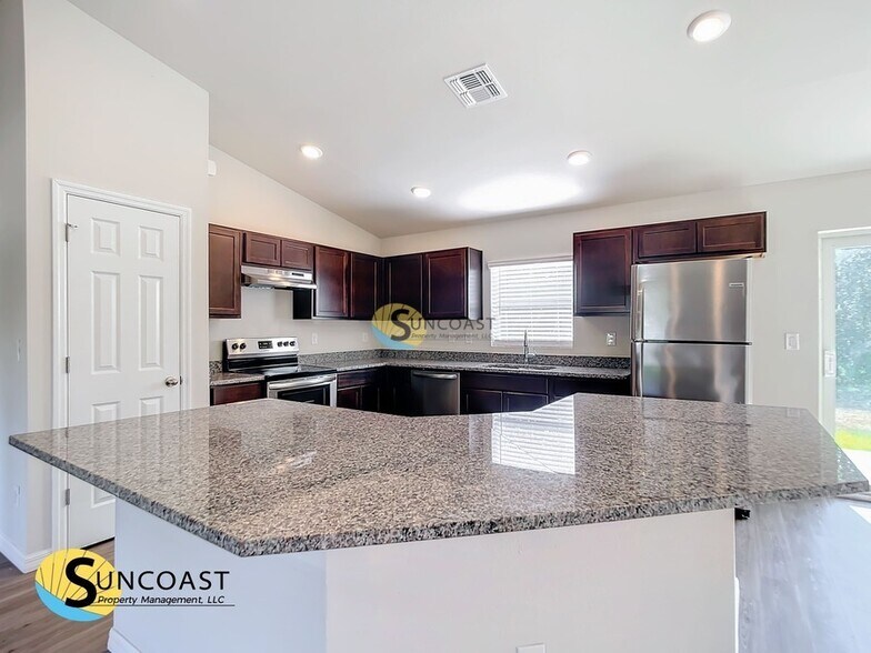 Building Photo - 20241 Peachland Blvd