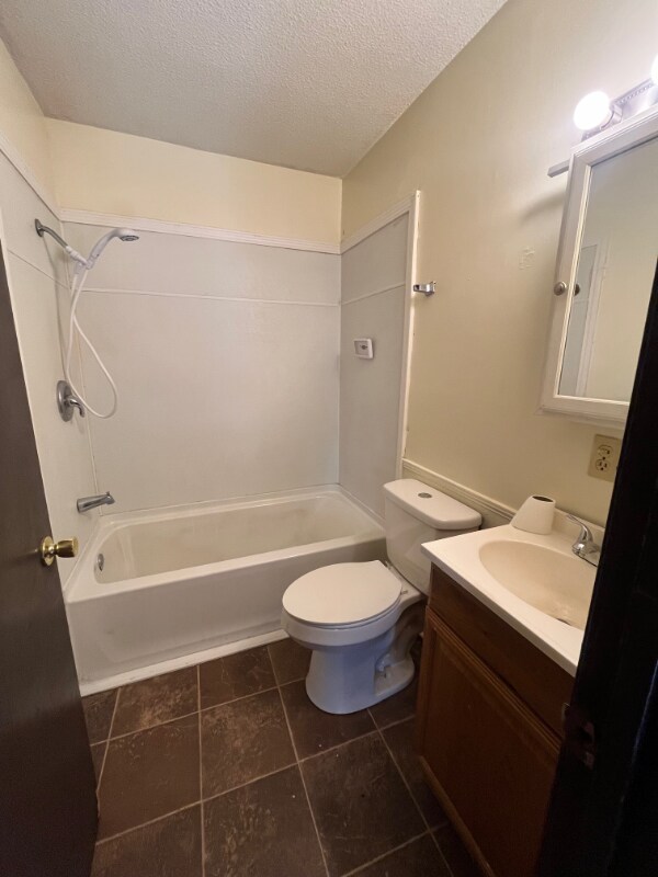 Building Photo - 147 Woodland Dr