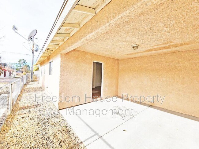 Building Photo - 1850 Pershing Ave