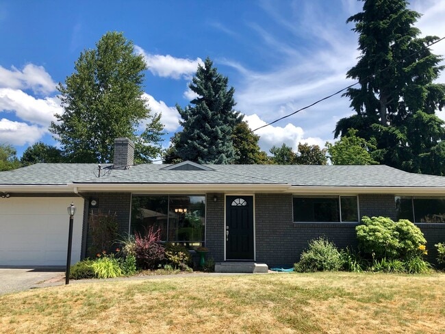 Building Photo - Remodeled 3 Bedroom Rambler Situated on a ...