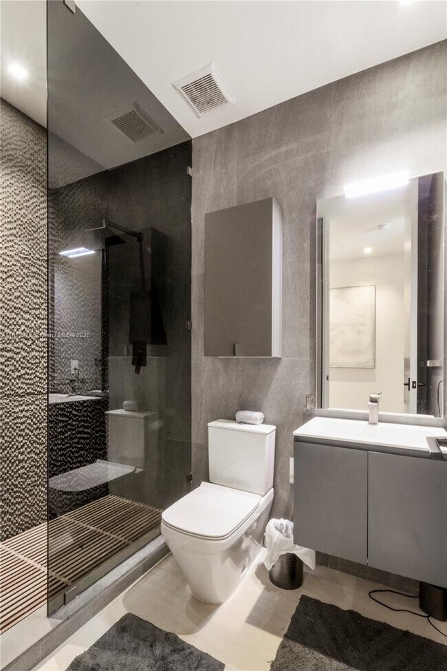 Building Photo - 3554 W Glencoe St