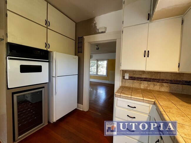 Building Photo - Charming 3 bedroom, 2 bathroom home in the...