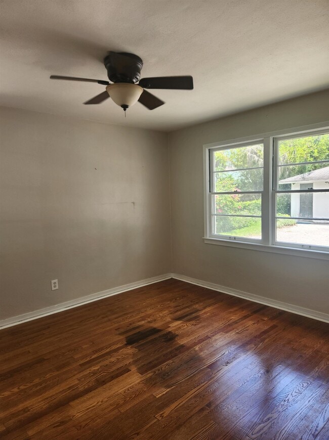 Building Photo - 55 Riberia St