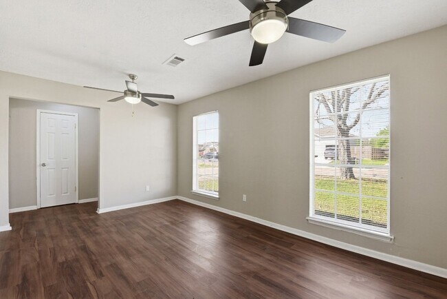 Building Photo - 3120 Royal St