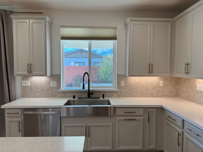 Building Photo - 1580 Blue Moon Ln