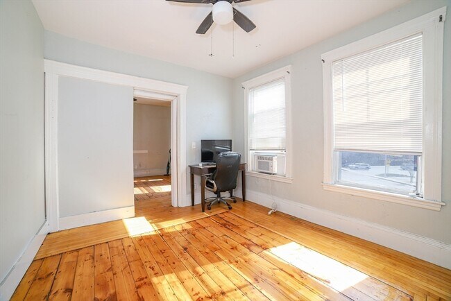 Building Photo - 481 Cambridge St