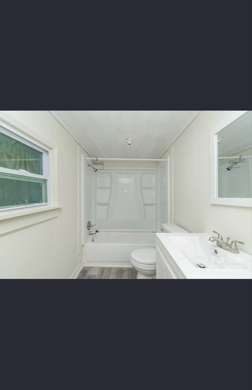 Building Photo - 609 Cedar St