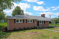 Building Photo - Recently Updated Home Near Downtown Crozet