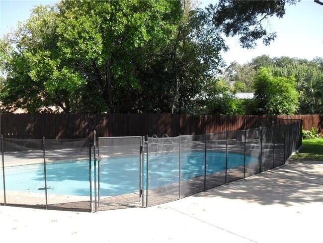 Building Photo - 4804 Greystone Dr
