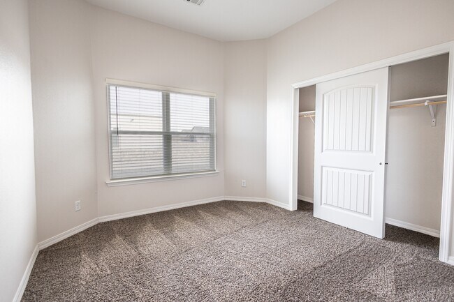 Building Photo - 14852 Mike a Mendoza Ave