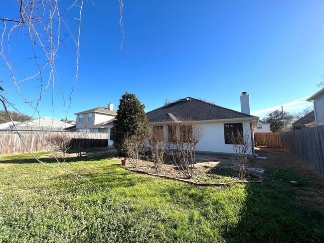 Building Photo - Single Story 4 Bedrooms 2 Bathrooms Home for Rent in Prime Northwest of Austin Location, nearby A...