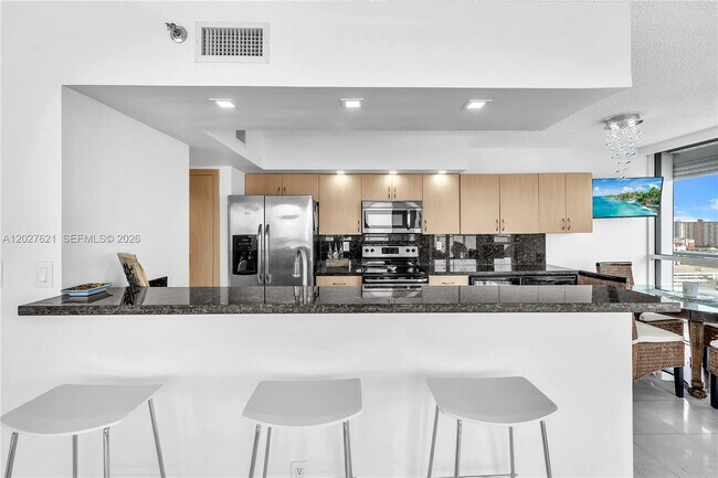 Building Photo - 16485 Collins Ave