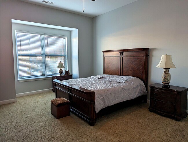 Building Photo - The Easy Life at City Center