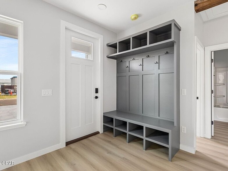 Building Photo - 517 E 8th St