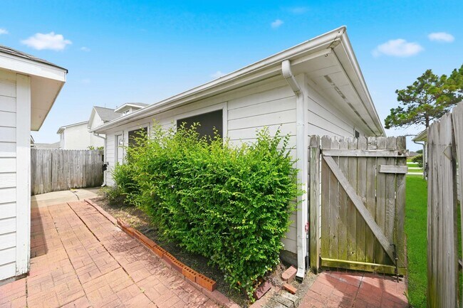 Building Photo - 20967 Young Meadows Way