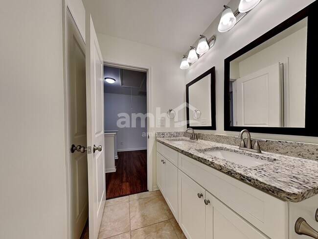 Building Photo - 290 Maxton Ave