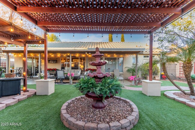 Building Photo - 10853 W Manzanita Dr
