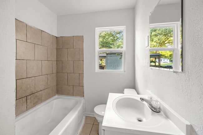 Building Photo - Charming 3 Bedroom, 2 Bathroom house