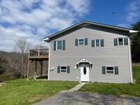 Building Photo - Private 3 bed 2bath house in North Johnson City! - Available NOW