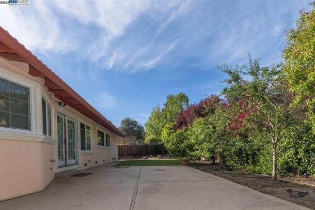 Building Photo - 39610 Benavente Ave