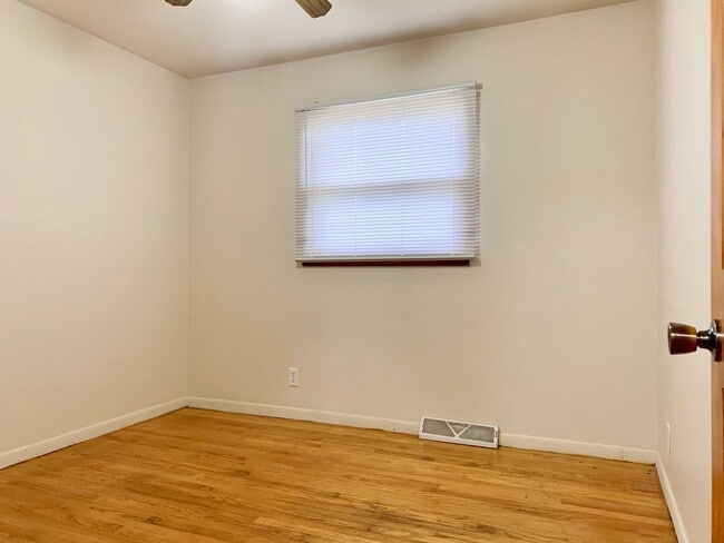 Building Photo - Three Bedroom Home in Kenowa Hills