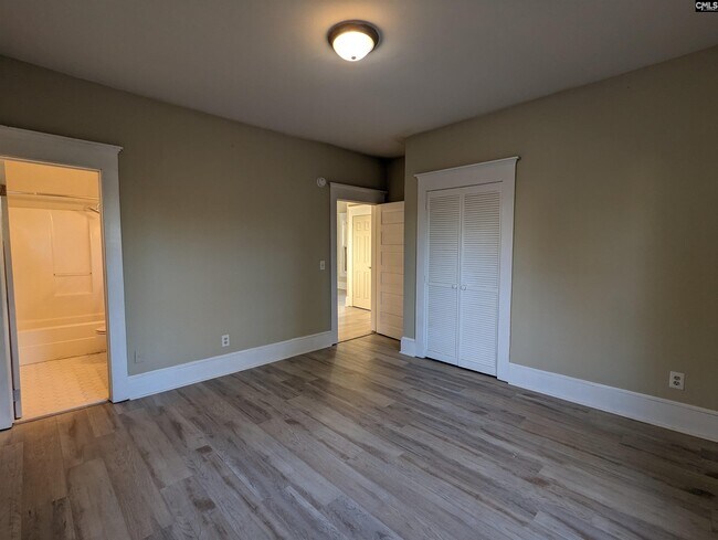 Building Photo - 3121 Rosewood Dr