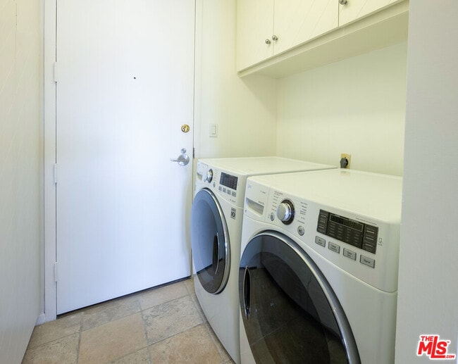 Building Photo - 10551 Wilshire Blvd