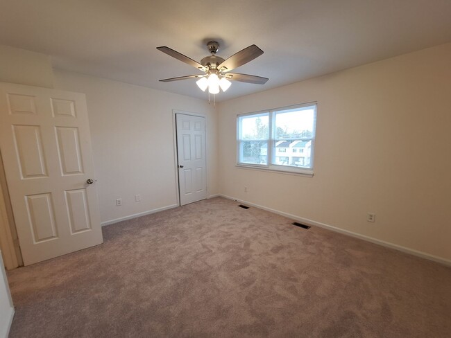 Building Photo - $200 Move-in Special