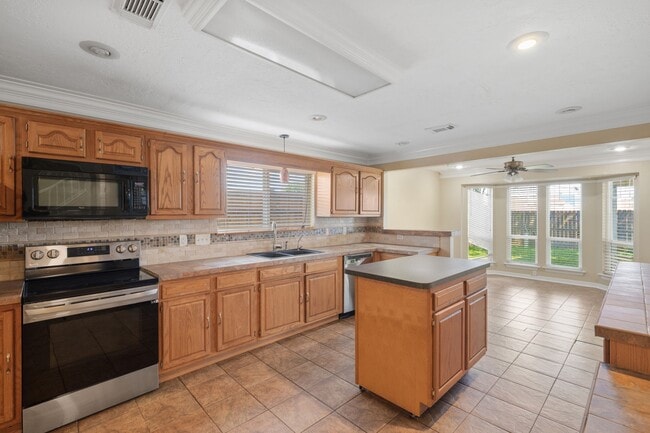 Building Photo - 8030 Pine Falls Dr